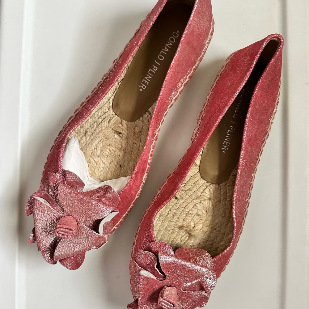 Size 6. Donald Pliner espadrille shoes.